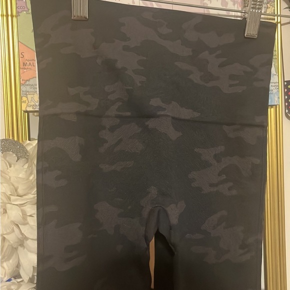 Spanx navy camo legging XS - Picture 3 of 4